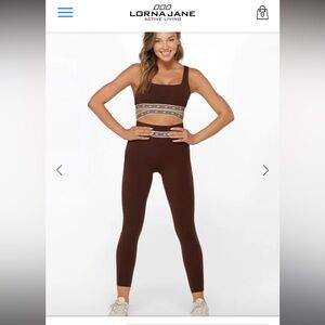 Very good condition like new Lorna Jane Raceway No Chafe Ankle Biter Leggings